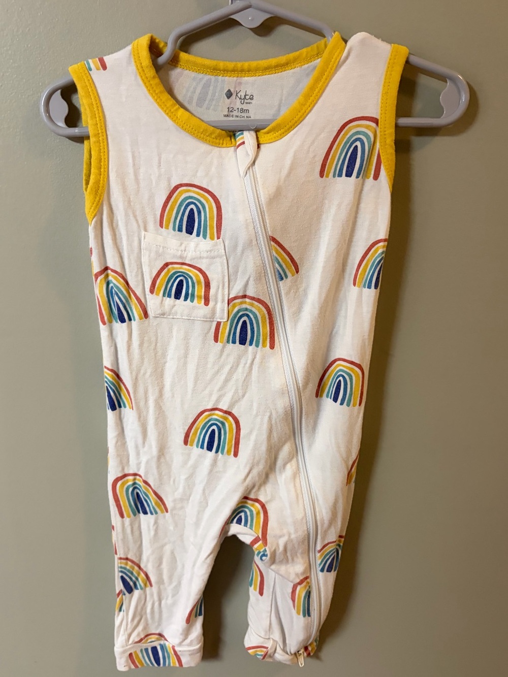 Kyte Baby Rainbow Unisex Zippered Romper Sz 12-18 months
